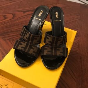 Fendi print sandal - AUTHENIC